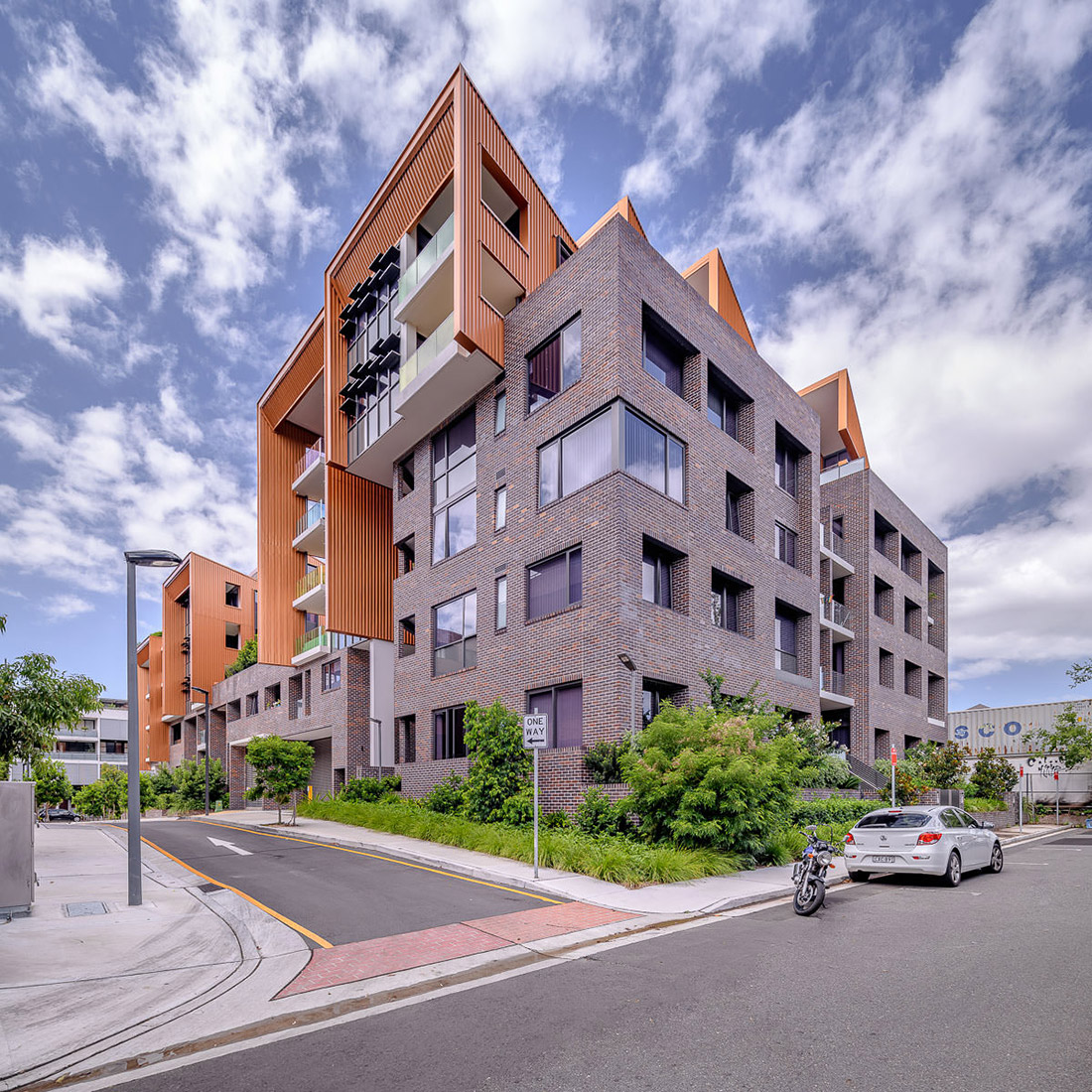 Luxe On Eve Apartments, by Smith Tzannes Architects. Photography by The Guthrie Project