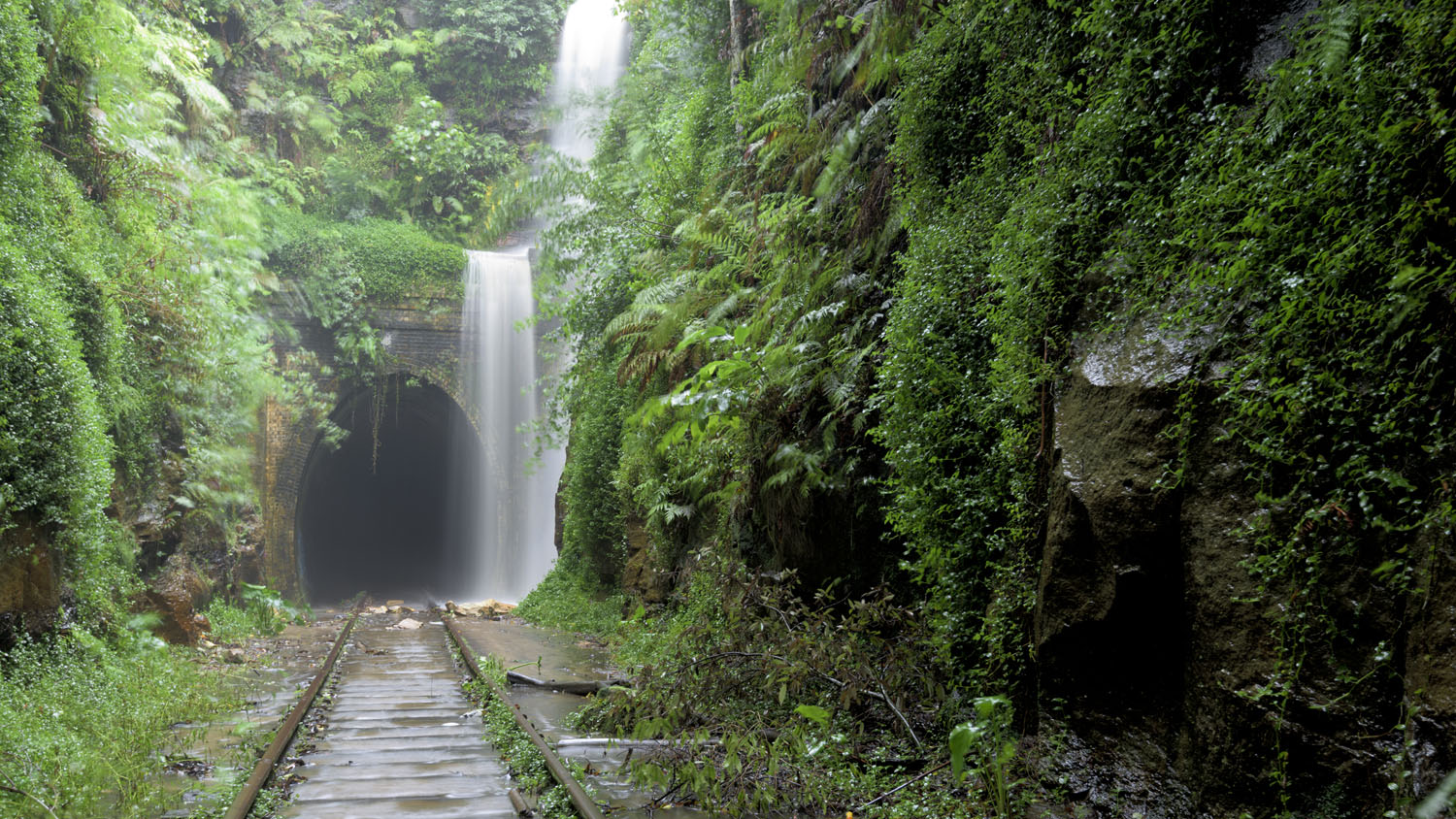 Helensburgh Metropolitan Railway Tunnel, Waterfall, 2015